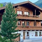 Haus Hislop *