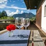 Haus Hislop Apartment